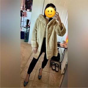 Vintage Pale Beige Mink Stroller w/ Pockets